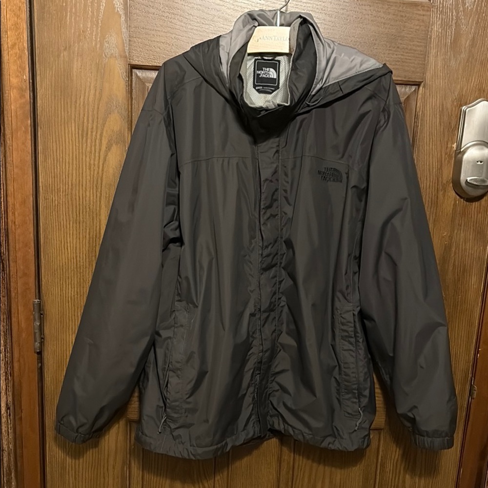 This North Face jacket is in very good shape.
